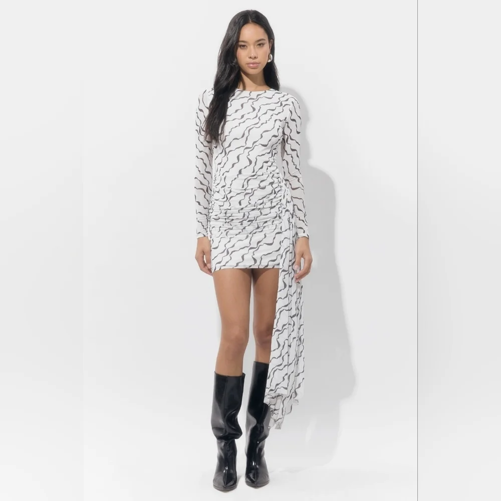 Adelyn Rae Long-Sleeve White Mini Dress with Black Wave Print - Picture 6 of 6